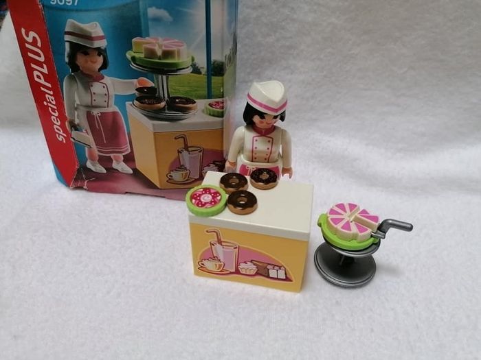 Pâtissière et ses confections