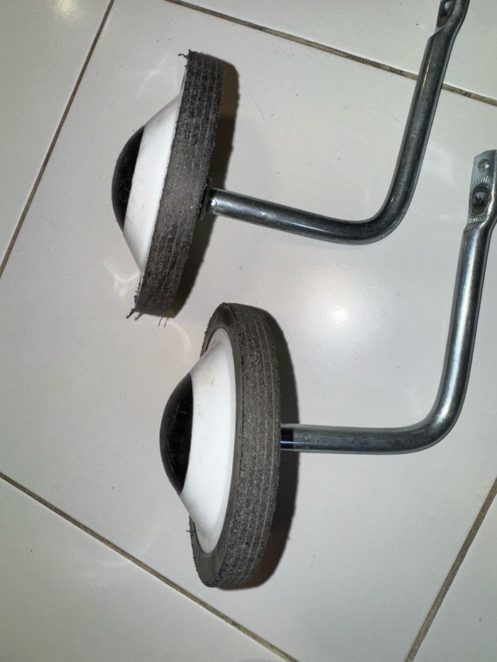 Petite roue pour Velo Btwin  16 pouces - photo numéro 2