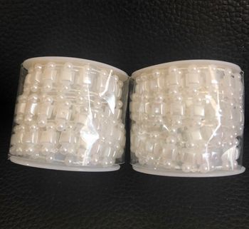 Rouleaux de perles blanches