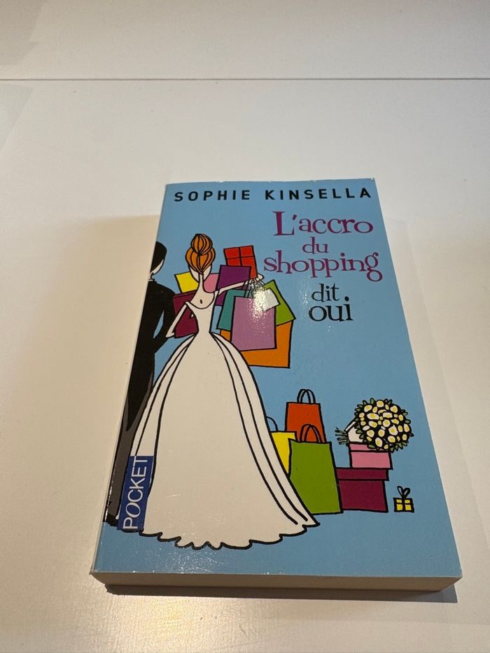Livre « L’accro du shopping dit oui » de Sophie Kinsella éditions Pocket