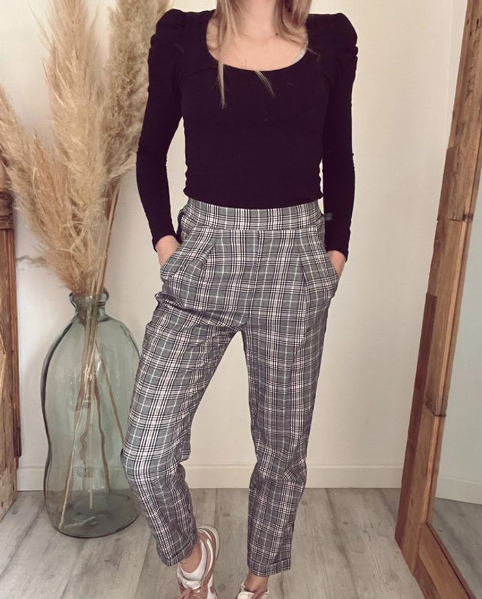 Magnifique pantalon à carreaux gris noir et rose strasdivarius xs - photo numéro 5