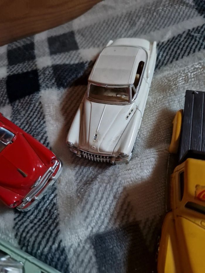 Lot de 4 voitures 1:43 en métal - photo numéro 4