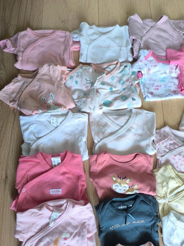 Lot de 22 bodies manches longues et 10 manches courtes (Absorba, Gemo,etc) - 1 mois - photo numéro 3