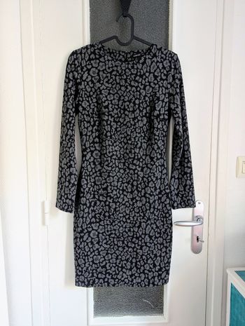 Robe léopard gris et noir mango taille s