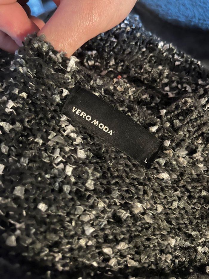 Pull crop en maille épaulés dénudées - noir, gris et blanc - photo numéro 14