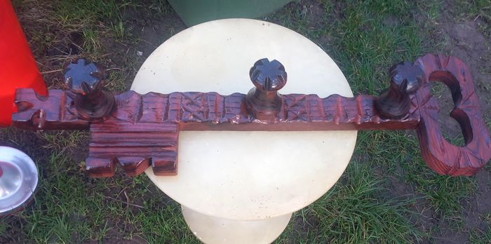 Patère en forme de clé En bois