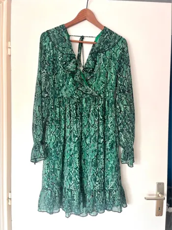 Robe verte imprimé serpent – volantée & dos nu – Taille 1 (S/M)