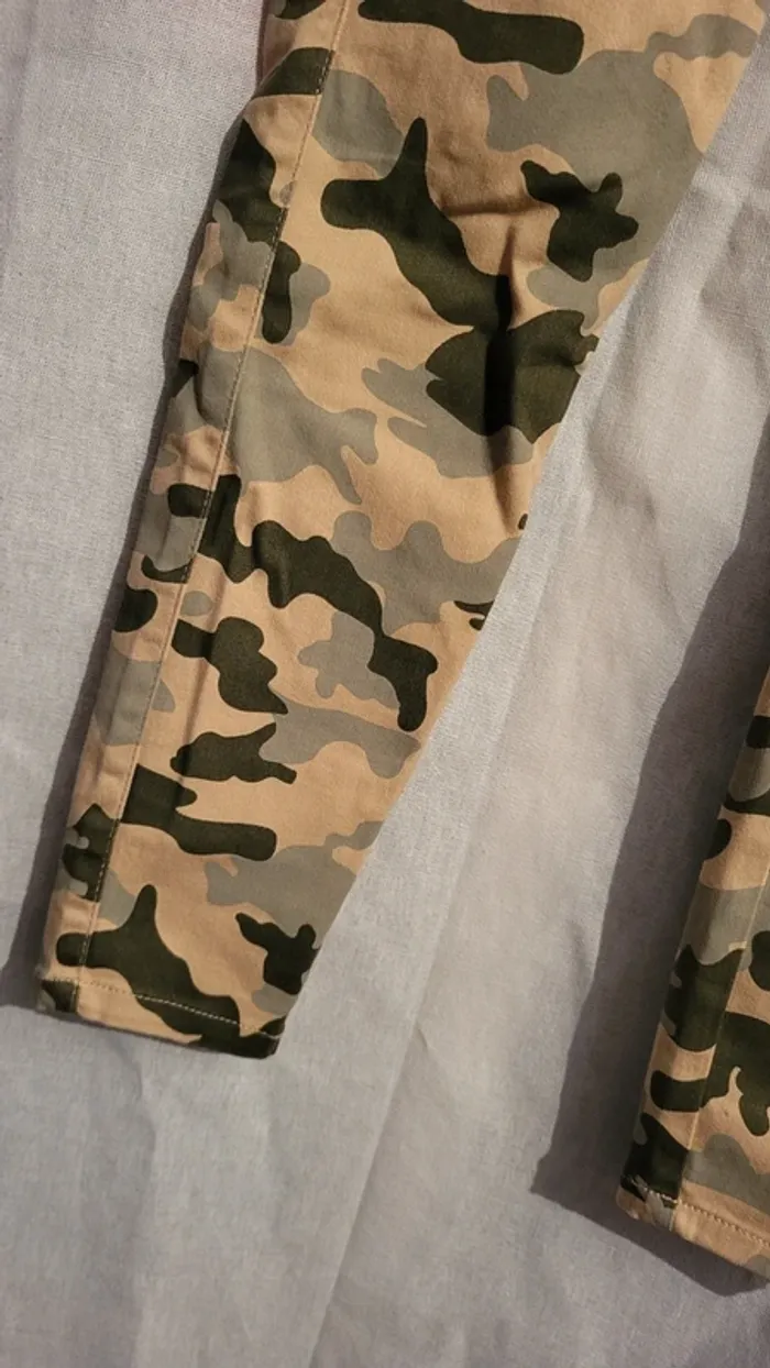 Jean camouflage taille S - photo numéro 2
