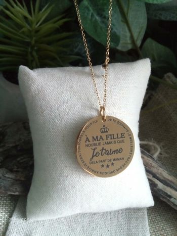 Collier pendentif à ma fille avec lune nacrée