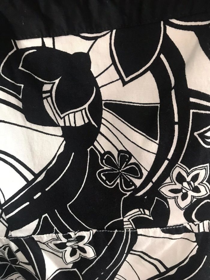 Robe à bretelles noire avec fleurs - photo numéro 2