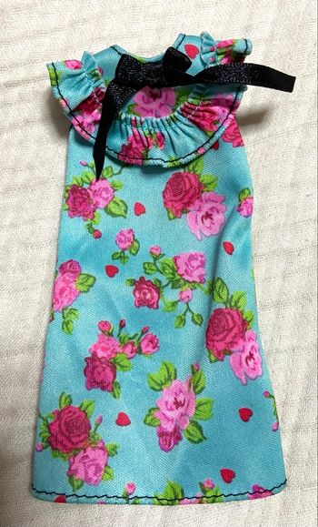 Robe à fleur Barbie bon état