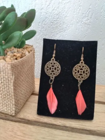 Boucles d'oreilles plumes corail