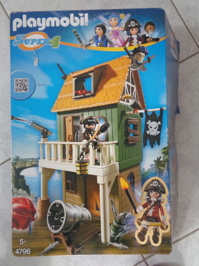 Super 4 fort des pirates camouflé avec Ruby - playmobil 4796