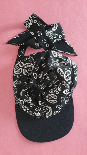 Casquette noir et blanc