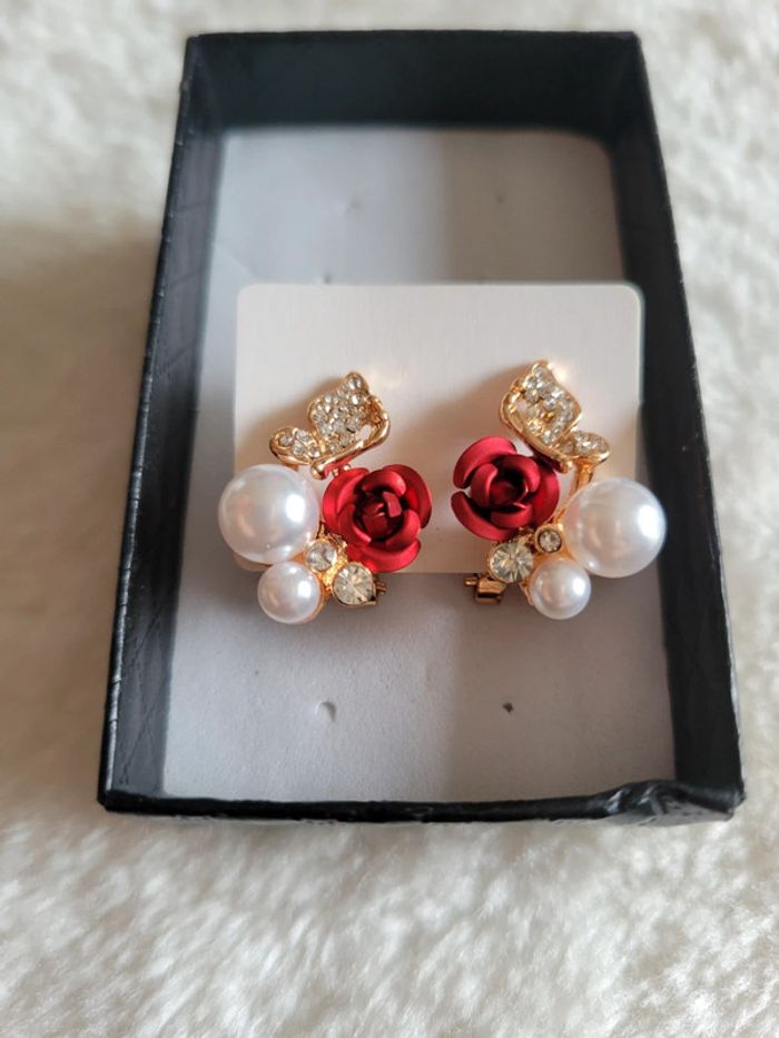 Boucles d'oreilles rose, perles et 🦋 - photo numéro 3