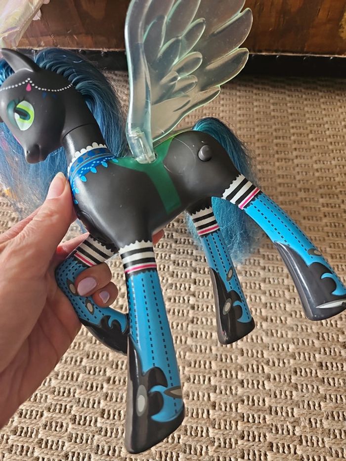 My little pony sonore et lumineux Queen chrysalis et princesse celestia - photo numéro 3