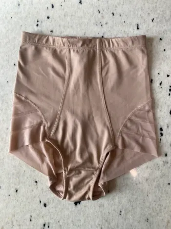 Gaine beige chair Dim