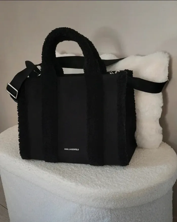 Sac XXL. Tissu et fourrure. Bandoulière réglable amovible. Karl Lagerfeld authentique. Neuf 🥰 - photo numéro 3