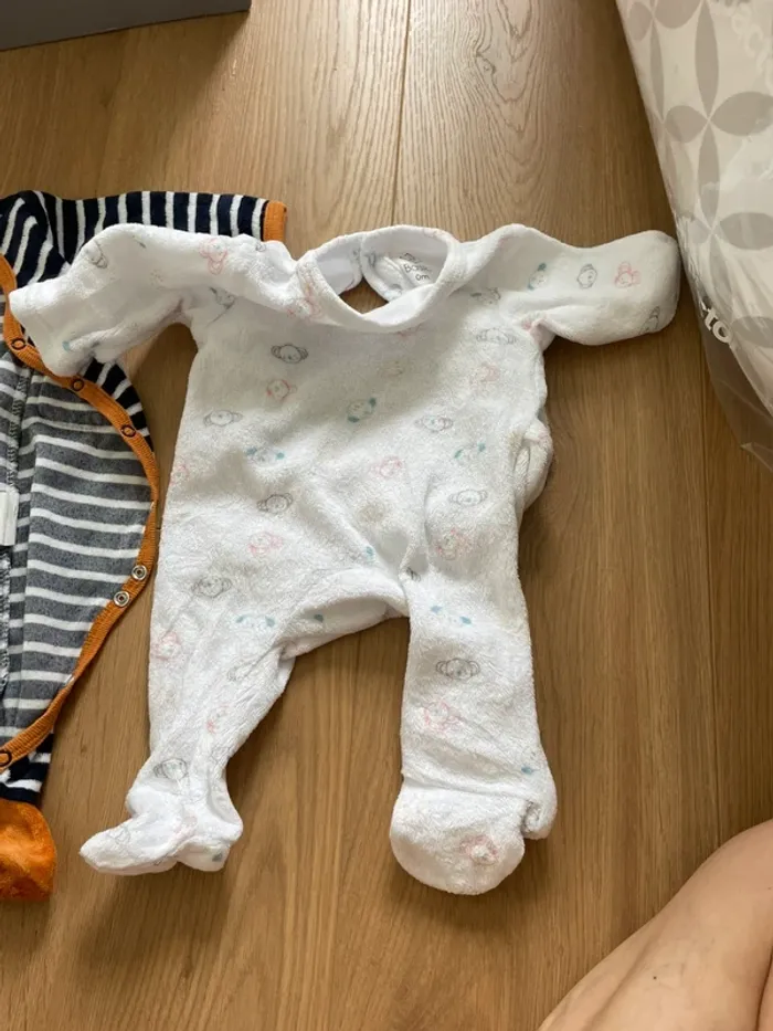 2 pyjamas 0 mois - photo numéro 4