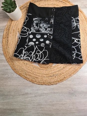 Jupe noir et motifs blancs