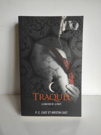 Livre la maison de la nuit tome 5 traquée