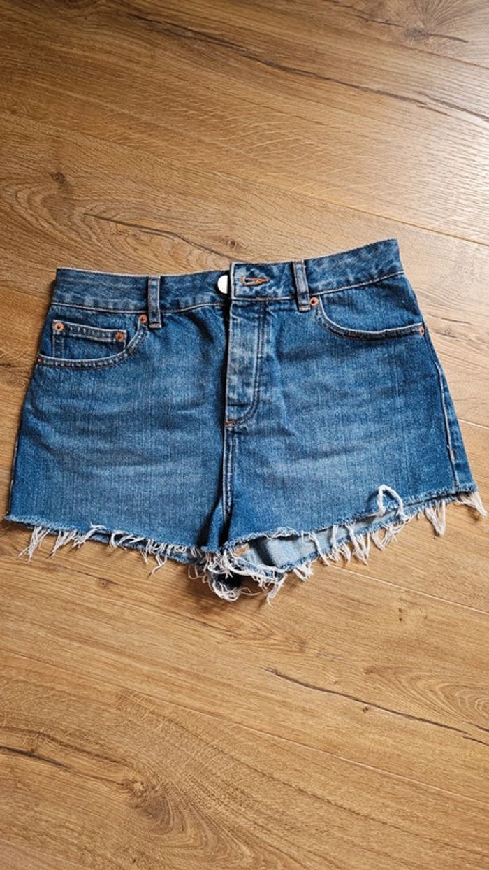 Short Asos jeans destroy 38 bleu brut - photo numéro 2