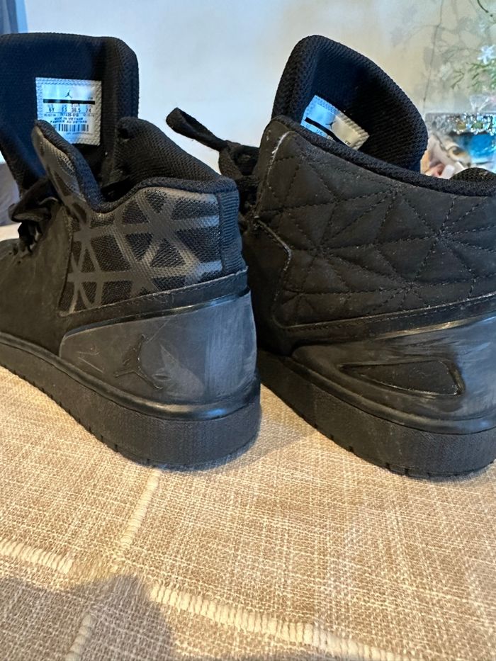 Baskets Nike Air Jordan noires pointure 38.5 – authentiques - photo numéro 6