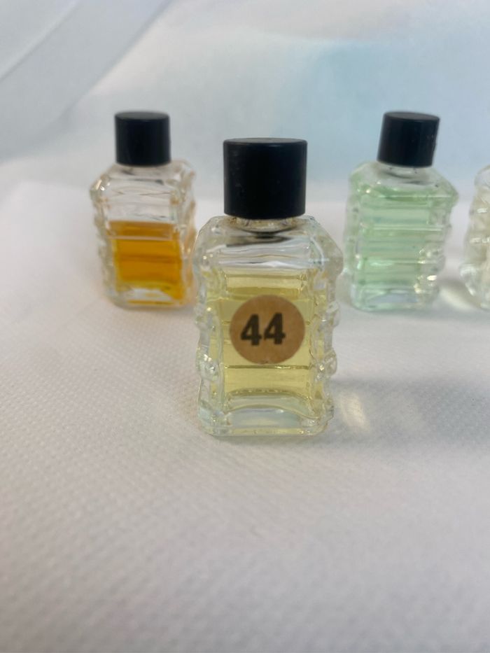 Lot miniature parfum - photo numéro 3