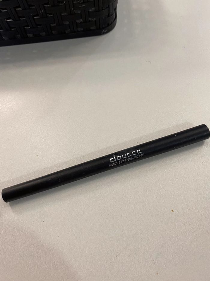 Eye-liner noir doucce