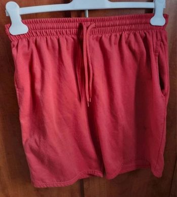 Short rouge taille XL