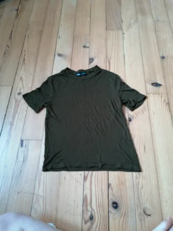 Tee shirt court