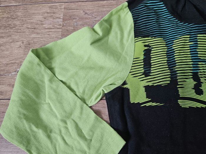 T.shirt manches longues à capuche noir et vert Puma 6 ans - photo numéro 3