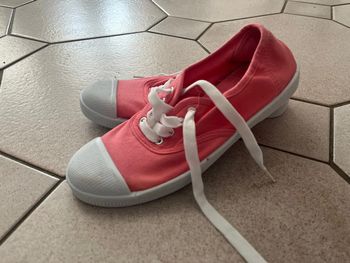 Paire de baskets en toile pointure 38