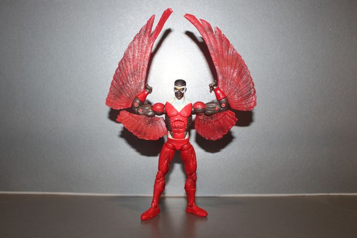 Figurine Faucon - Marvel