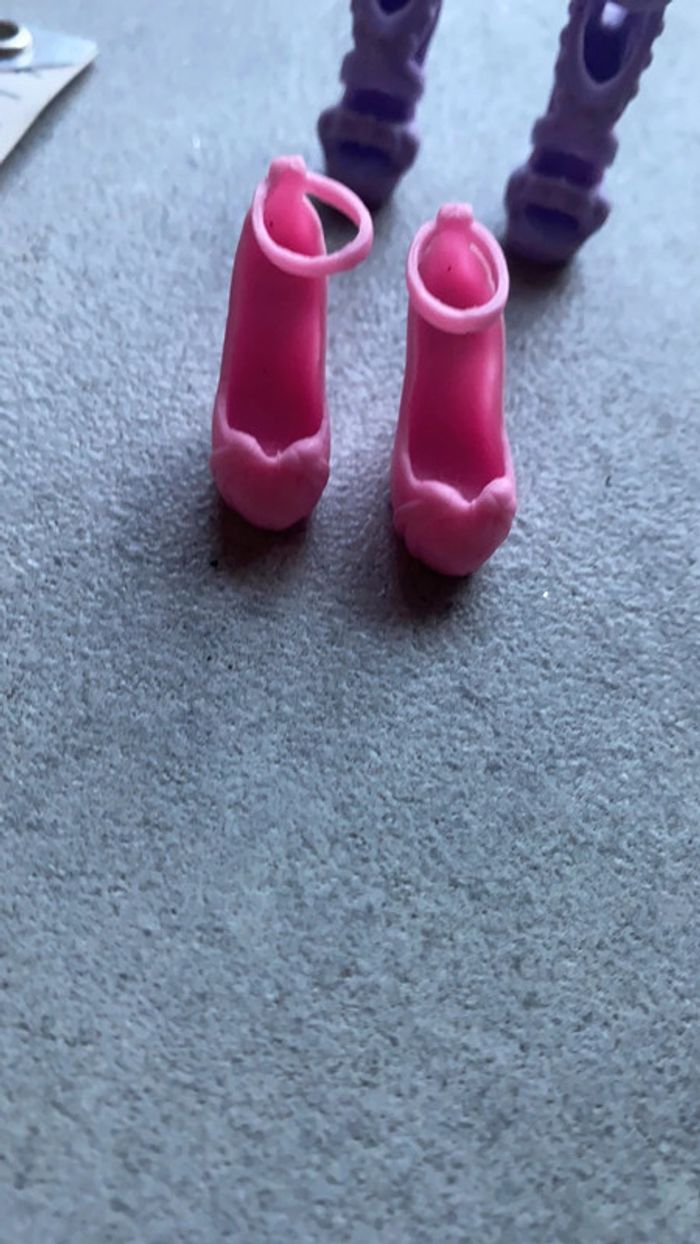 Lot accessoires chaussures pour poupée Barbie - photo numéro 5