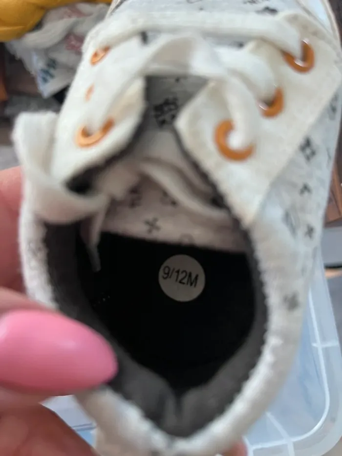 Lot de petites chaussures nourrissons - photo numéro 2