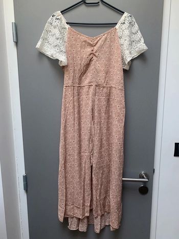 Robe mi-longue à épaules dénudées