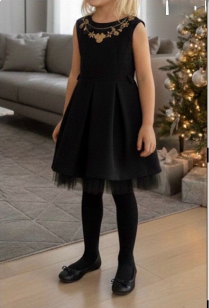 La petite robe noire dé Disneyland Paris 6 ans