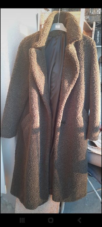 Manteau long à bouclette de chez Zara