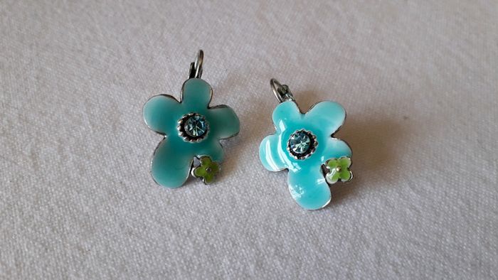 Boucles d oreille fleur bleue