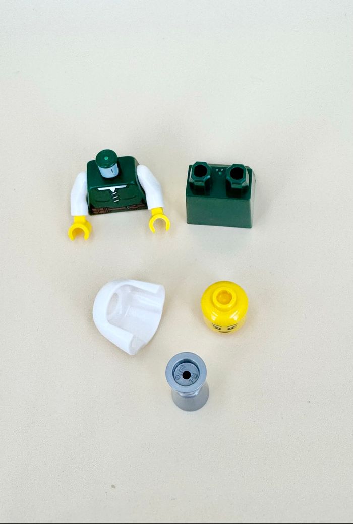 Lego Figurines Castle : Paysanne, visage double expression, au marché - NEUF - photo numéro 7