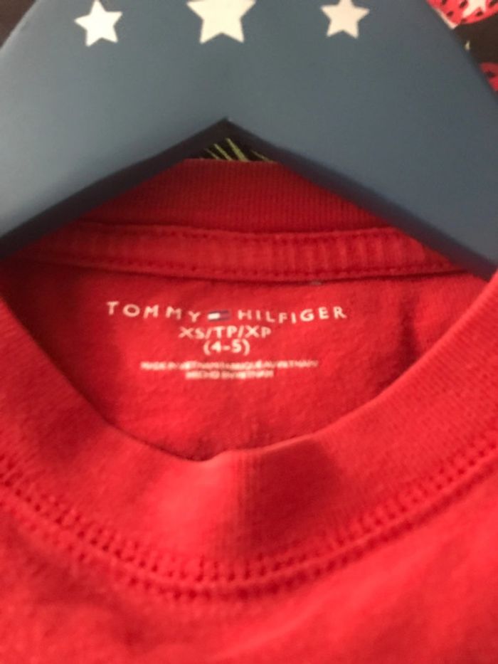 Tee-shirt Tommy Hilfiger 4 / 5 ans - photo numéro 5