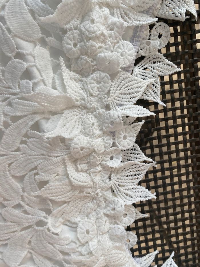Superbe robe stretch en dentelle May shining star M/ L - photo numéro 4