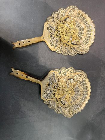 Lot de deux éventails anciens Indonésiens  Motifs dorés