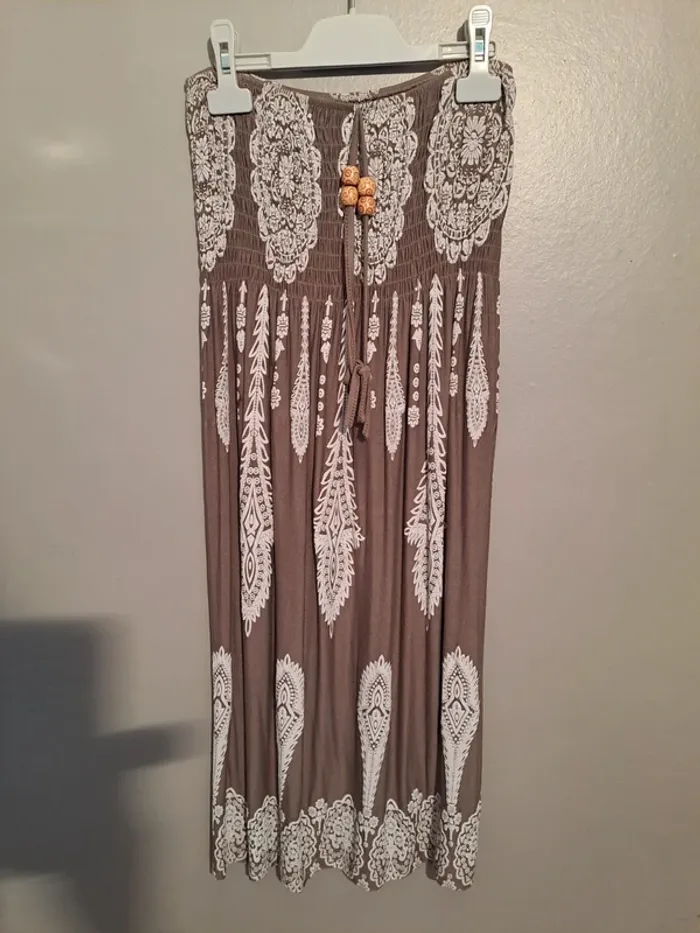 Robe bustier marron et blanche à motifs - sans marque - Taille estimée 38 - Très bon état.