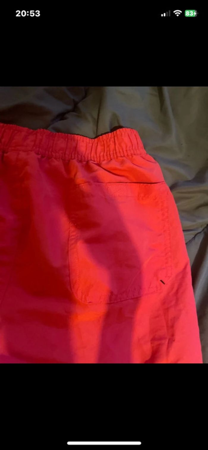 Short rouge mixte casual/sport – confortable & tendance - photo numéro 3