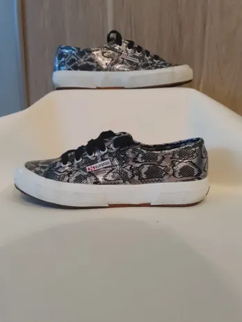 Basket noir et argenté Superga, taille 38