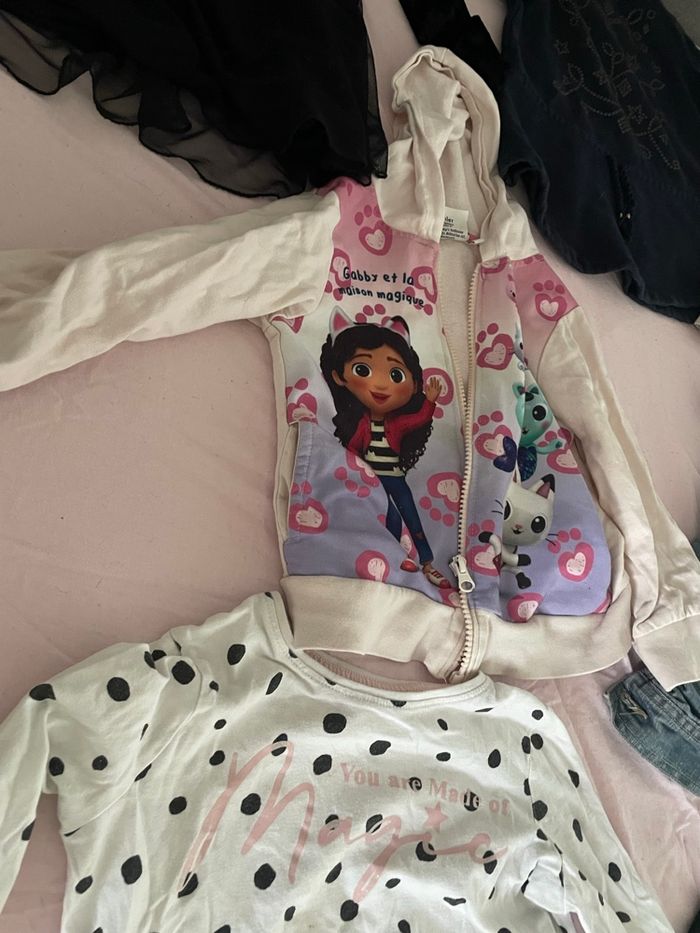 Lot de vêtement fille 4 ans - photo numéro 2