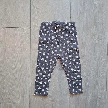 Leggins gris , à coeur blanc. Fille 12 mois