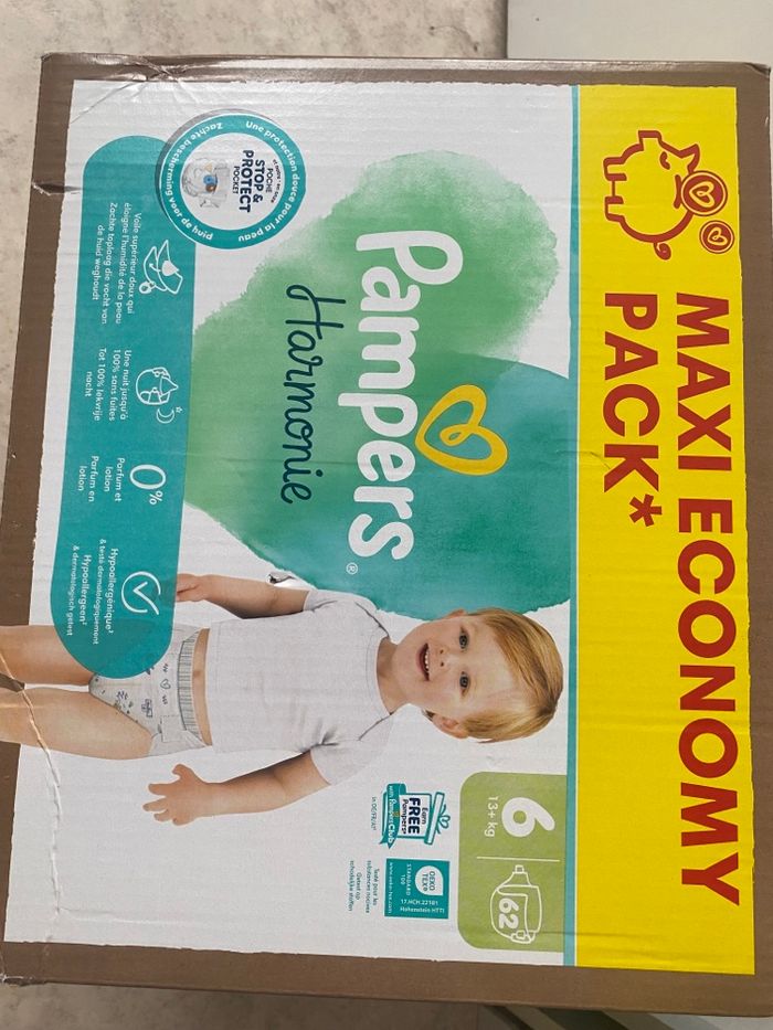 62 couches Pampers taille 6 harmonie